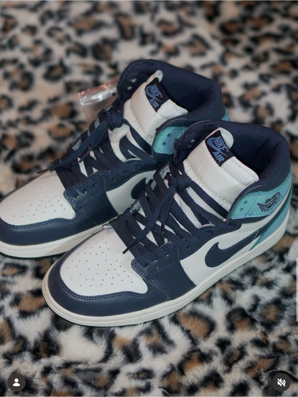 Nike Air Jordan 1 Mid White Navy University Blue